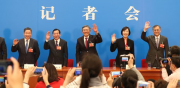 2017年陈子昂诗歌奖颁奖仪式举行。谁将花费所有的奖项？